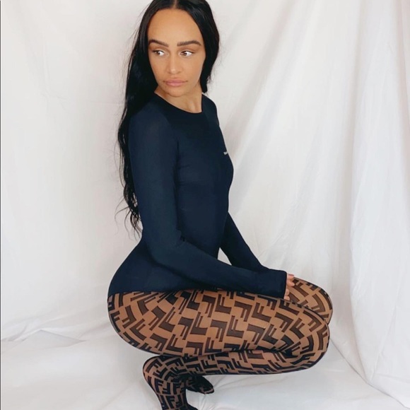 MEET YOUR POSHER!!!! I.G: @ariana_ sneed - Picture 3 of 5